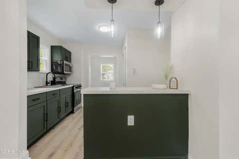 Tiny photo for 1039 Wright Avenue, Toledo, OH 43609 (MLS # 10011621)
