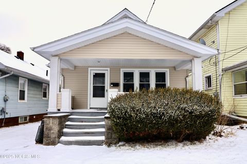 Photo of 3904 Burton Avenue, Toledo, OH 43612 (MLS # 10002150)