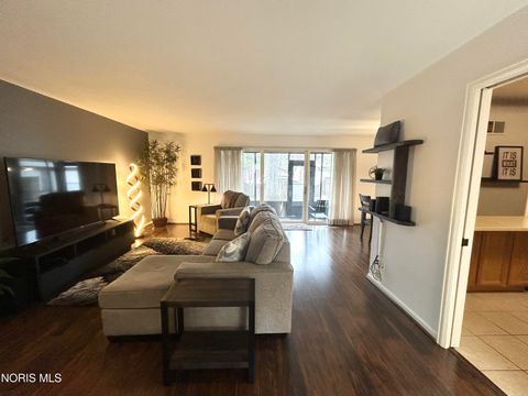 Tiny photo for 6549 Abbey Run # 11, Sylvania, OH 43560 (MLS # 10005710)