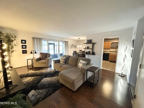 Tiny photo for 6549 Abbey Run # 11, Sylvania, OH 43560 (MLS # 10005710)