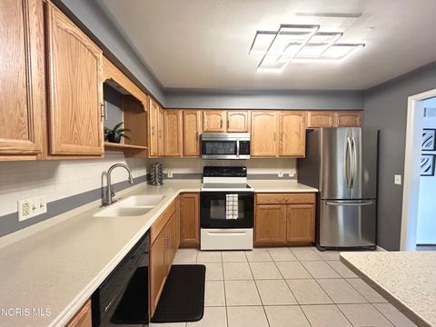 Tiny photo for 6549 Abbey Run # 11, Sylvania, OH 43560 (MLS # 10005710)