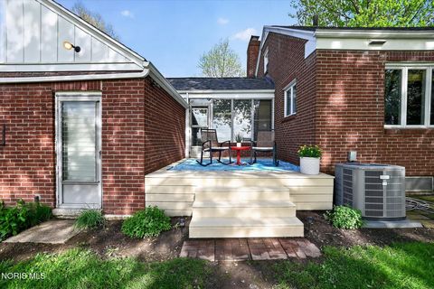 Tiny photo for 564 S Lallendorf Road, Oregon, OH 43616 (MLS # 10006948)