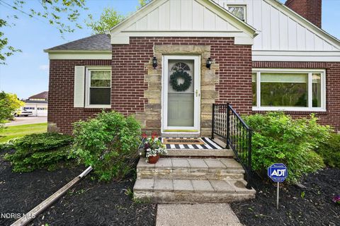 Tiny photo for 564 S Lallendorf Road, Oregon, OH 43616 (MLS # 10006948)