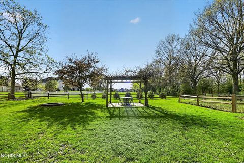 Tiny photo for 564 S Lallendorf Road, Oregon, OH 43616 (MLS # 10006948)