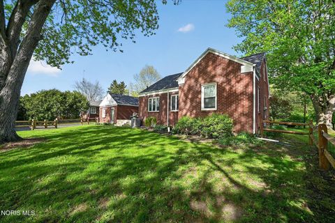 Tiny photo for 564 S Lallendorf Road, Oregon, OH 43616 (MLS # 10006948)