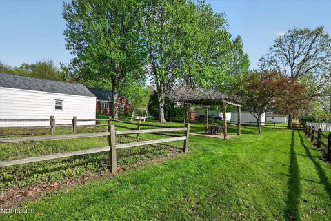 Tiny photo for 564 S Lallendorf Road, Oregon, OH 43616 (MLS # 10006948)