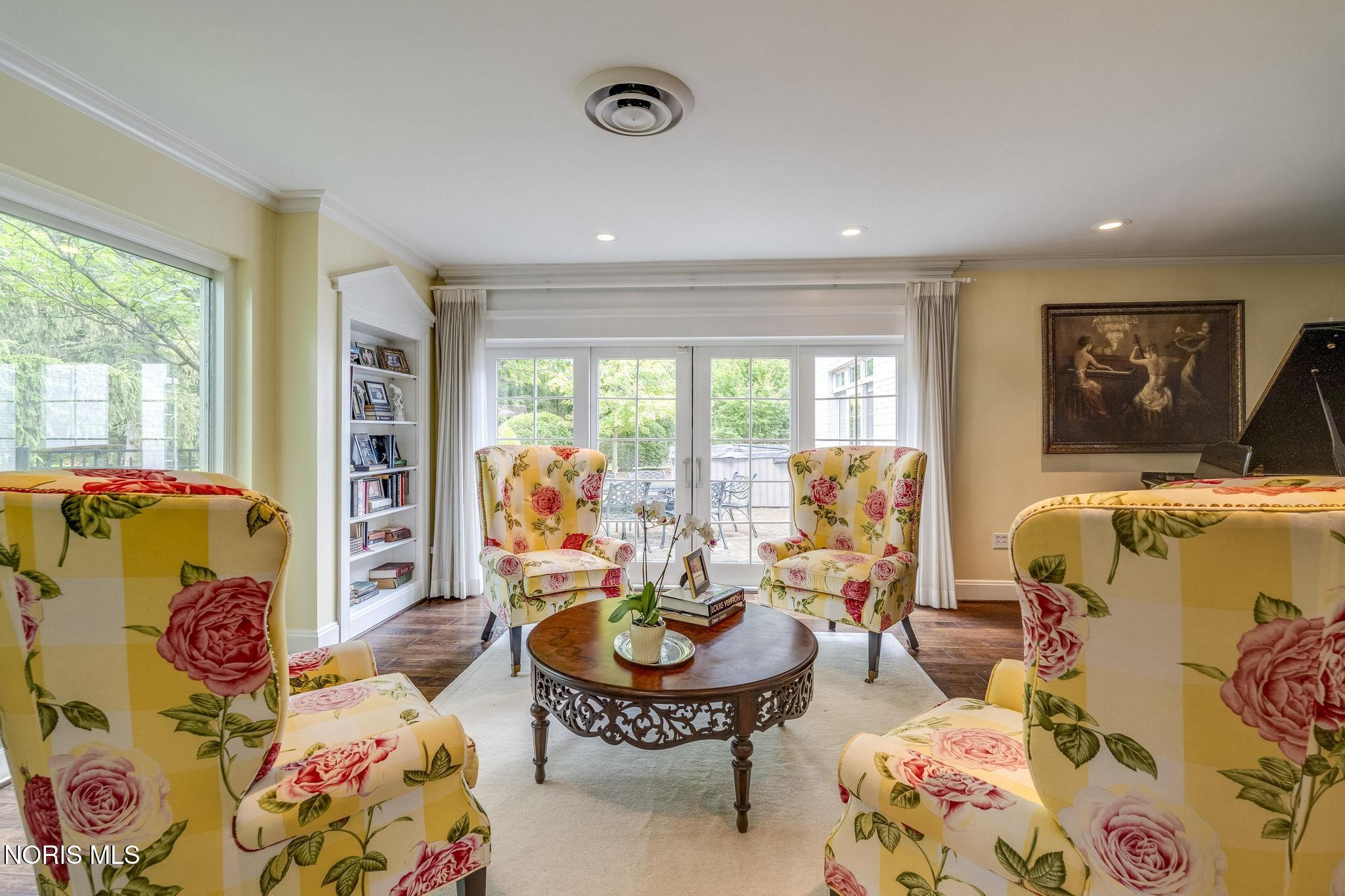 Ottawa Hills, Ohio, 43615, United States, 5 Bedrooms Bedrooms, ,6 BathroomsBathrooms,Residential,Active,2035689
