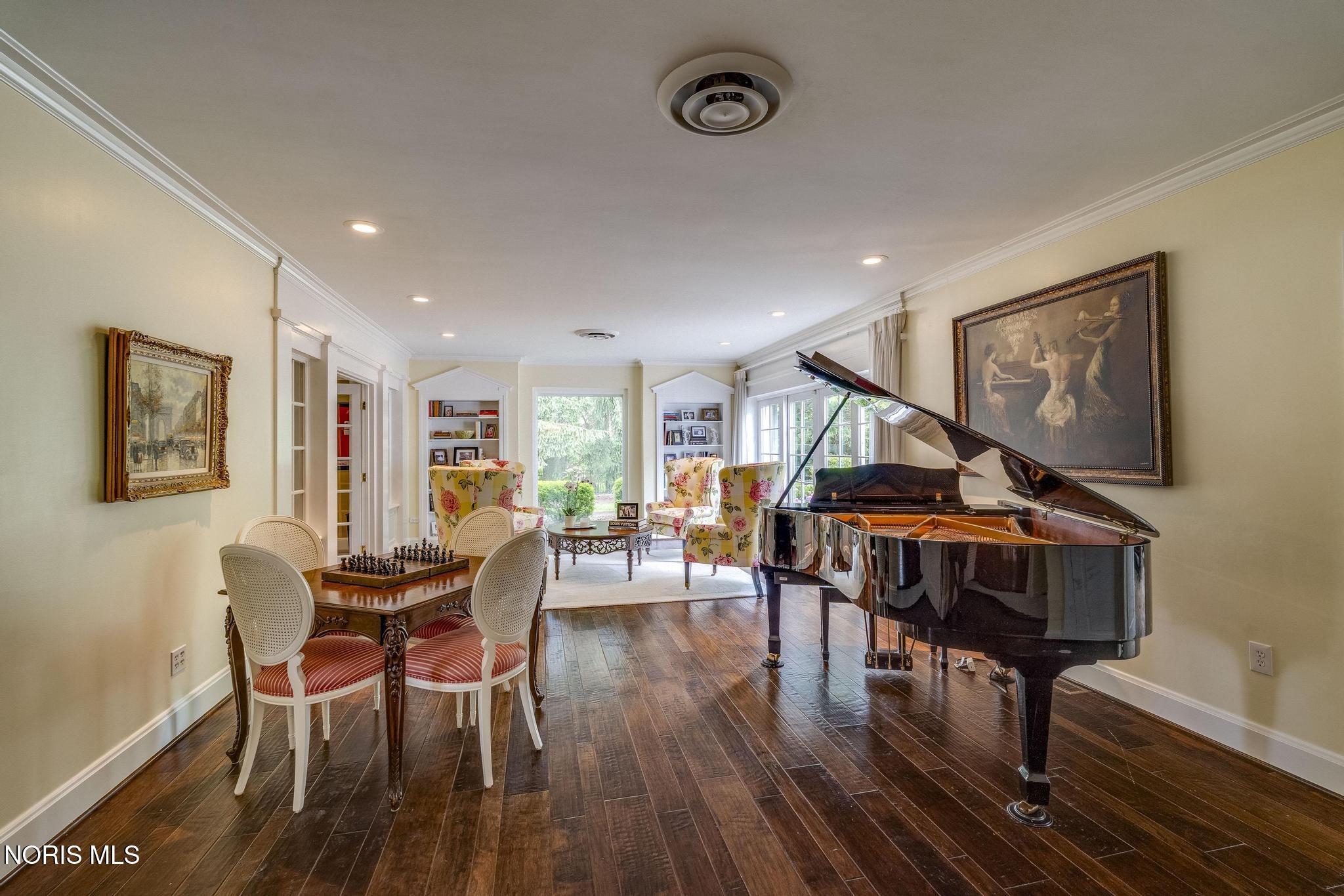 Ottawa Hills, Ohio, 43615, United States, 5 Bedrooms Bedrooms, ,6 BathroomsBathrooms,Residential,Active,2035689