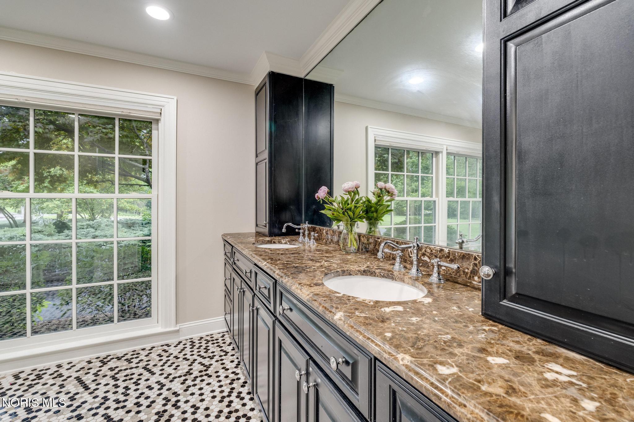 Ottawa Hills, Ohio, 43615, United States, 5 Bedrooms Bedrooms, ,6 BathroomsBathrooms,Residential,Active,2035689
