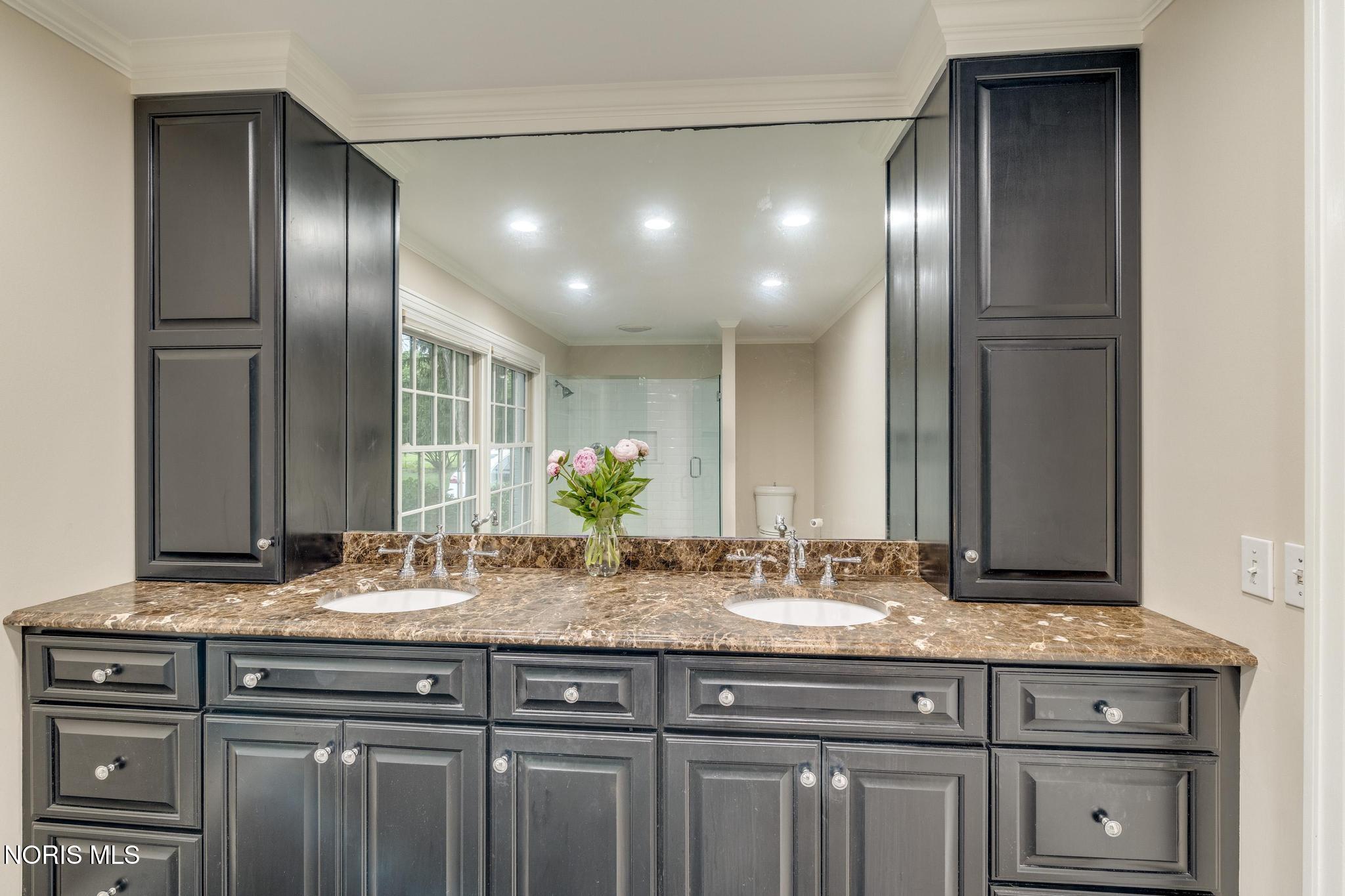 Ottawa Hills, Ohio, 43615, United States, 5 Bedrooms Bedrooms, ,6 BathroomsBathrooms,Residential,Active,2035689