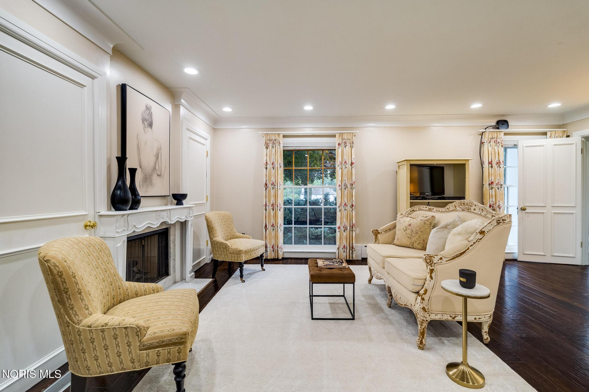 Ottawa Hills, Ohio, 43615, United States, 5 Bedrooms Bedrooms, ,6 BathroomsBathrooms,Residential,Active,2035689