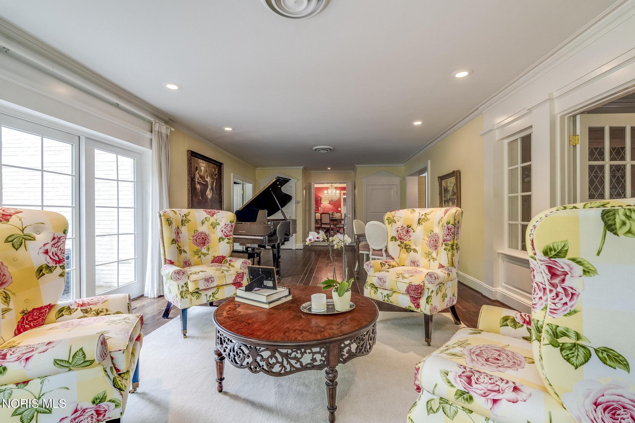 Ottawa Hills, Ohio, 43615, United States, 5 Bedrooms Bedrooms, ,6 BathroomsBathrooms,Residential,Active,2035689