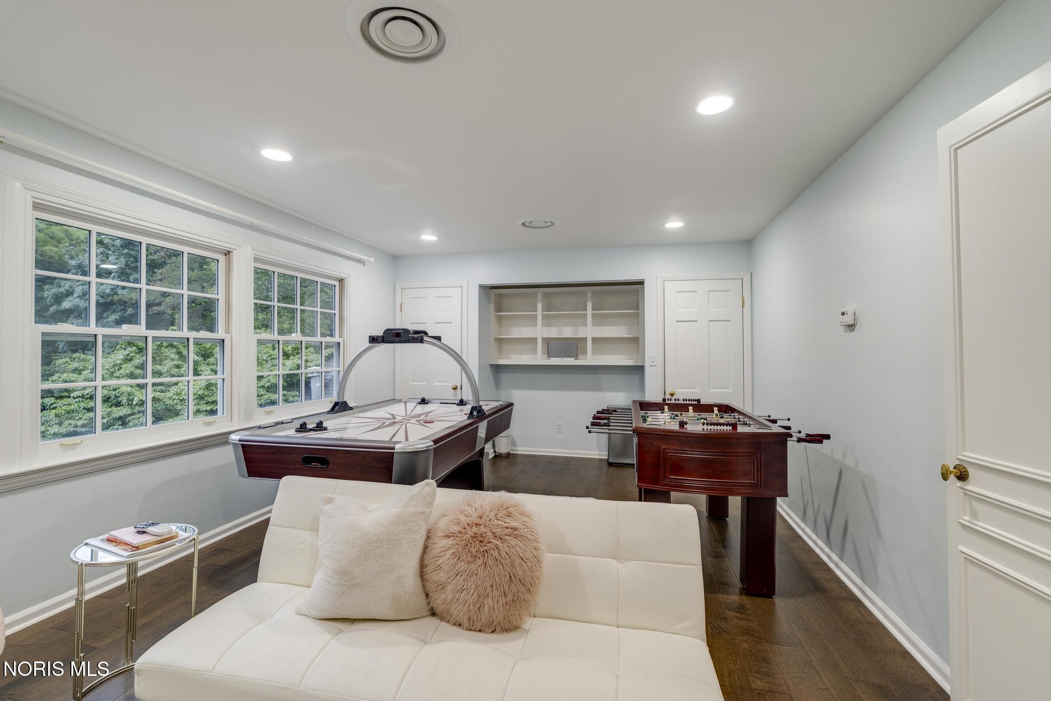 Ottawa Hills, Ohio, 43615, United States, 5 Bedrooms Bedrooms, ,6 BathroomsBathrooms,Residential,Active,2035689