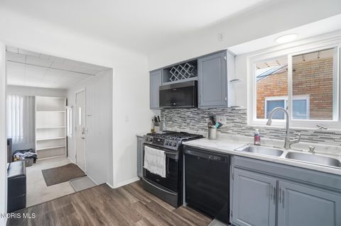 Tiny photo for 4338 288th Street, Toledo, OH 43611 (MLS # 10005438)