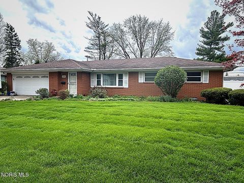 Photo of 2328 Kneer Drive, Toledo, OH 43614 (MLS # 10006433)