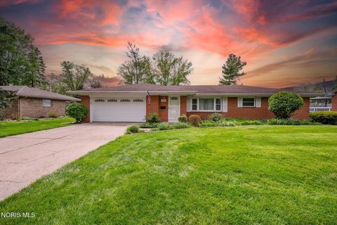 Photo of 2328 Kneer Drive, Toledo, OH 43614 (MLS # 10006433)