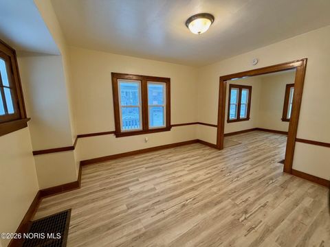 Tiny photo for 4121 Kingsbury Avenue, Toledo, OH 43612 (MLS # 10003151)