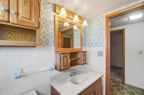 Tiny photo for 401 Clough Street, Bowling Green, OH 43402 (MLS # 10010472)