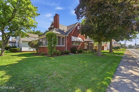 Tiny photo for 401 Clough Street, Bowling Green, OH 43402 (MLS # 10010472)