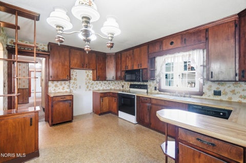Tiny photo for 401 Clough Street, Bowling Green, OH 43402 (MLS # 10010472)
