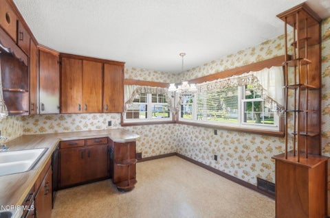 Tiny photo for 401 Clough Street, Bowling Green, OH 43402 (MLS # 10010472)