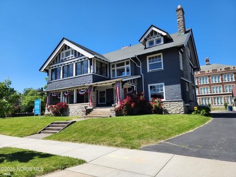 Photo of 424 Winthrop Street, Toledo, OH 43620 (MLS # 10001486)