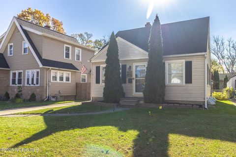 Photo of 3027 Glencairn Avenue, Toledo, OH 43614 (MLS # 10000583)