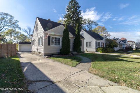 Photo of 3027 Glencairn Avenue, Toledo, OH 43614 (MLS # 10000583)