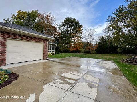 Tiny photo for 2020 Elm Drive, Fremont, OH 43420 (MLS # 10000535)