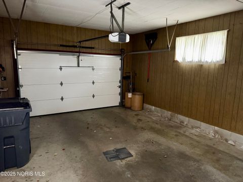 Tiny photo for 2020 Elm Drive, Fremont, OH 43420 (MLS # 10000535)