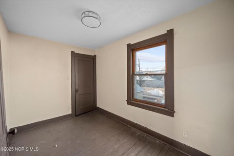 Tiny photo for 816 Geneva Avenue, Toledo, OH 43609 (MLS # 10002586)