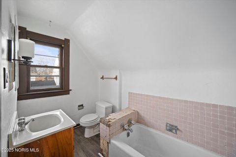 Tiny photo for 816 Geneva Avenue, Toledo, OH 43609 (MLS # 10002586)