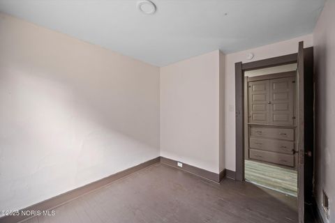 Tiny photo for 816 Geneva Avenue, Toledo, OH 43609 (MLS # 10002586)