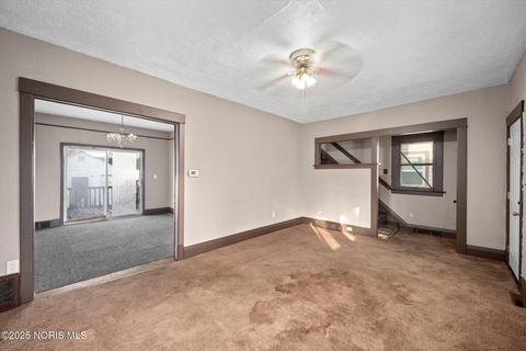 Tiny photo for 816 Geneva Avenue, Toledo, OH 43609 (MLS # 10002586)