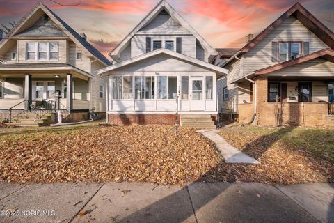 Photo of 816 Geneva Avenue, Toledo, OH 43609 (MLS # 10002586)
