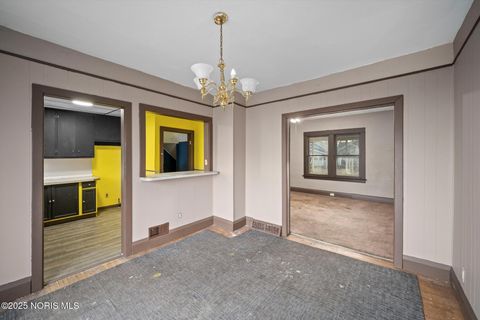 Tiny photo for 816 Geneva Avenue, Toledo, OH 43609 (MLS # 10002586)