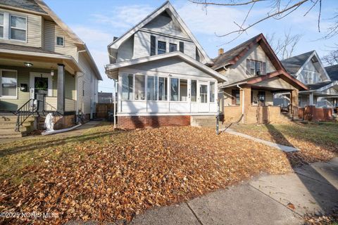 Tiny photo for 816 Geneva Avenue, Toledo, OH 43609 (MLS # 10002586)