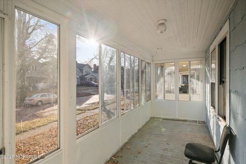 Tiny photo for 816 Geneva Avenue, Toledo, OH 43609 (MLS # 10002586)