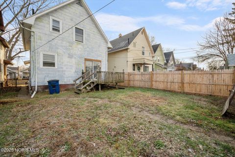 Tiny photo for 816 Geneva Avenue, Toledo, OH 43609 (MLS # 10002586)