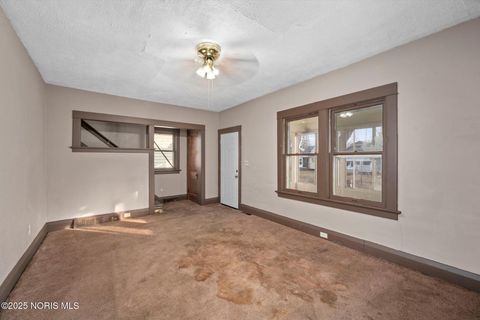 Tiny photo for 816 Geneva Avenue, Toledo, OH 43609 (MLS # 10002586)