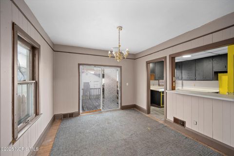 Tiny photo for 816 Geneva Avenue, Toledo, OH 43609 (MLS # 10002586)