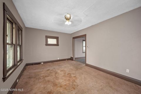 Tiny photo for 816 Geneva Avenue, Toledo, OH 43609 (MLS # 10002586)