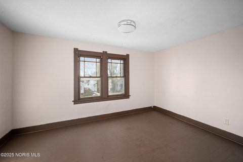 Tiny photo for 816 Geneva Avenue, Toledo, OH 43609 (MLS # 10002586)