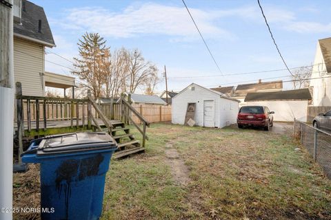 Tiny photo for 816 Geneva Avenue, Toledo, OH 43609 (MLS # 10002586)