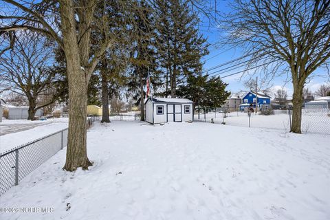 Tiny photo for 622 Walnut Street, Fostoria, OH 44830 (MLS # 10003778)
