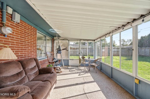 Tiny photo for 1037 Rosedale Street, Maumee, OH 43537 (MLS # 10014311)