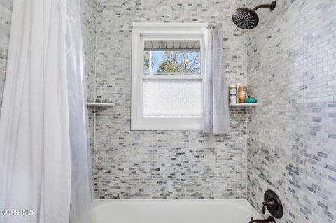 Tiny photo for 1037 Rosedale Street, Maumee, OH 43537 (MLS # 10014311)