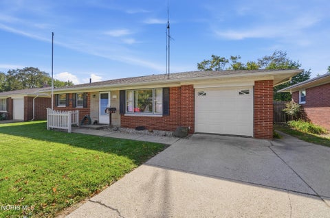 Tiny photo for 1037 Rosedale Street, Maumee, OH 43537 (MLS # 10014311)