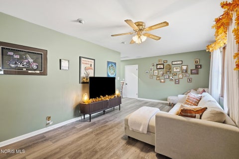 Tiny photo for 1037 Rosedale Street, Maumee, OH 43537 (MLS # 10014311)
