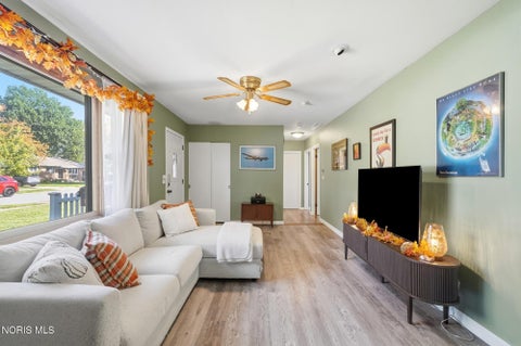 Tiny photo for 1037 Rosedale Street, Maumee, OH 43537 (MLS # 10014311)